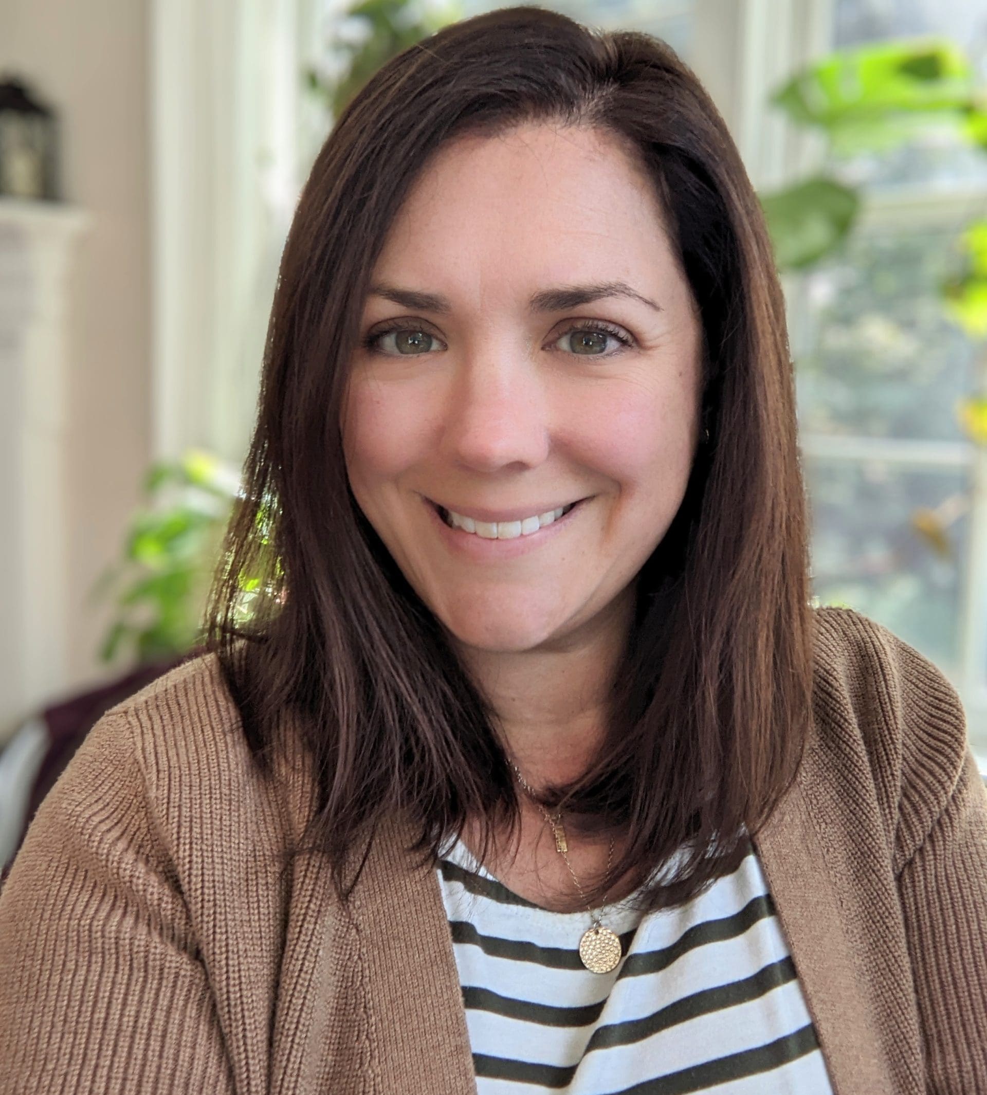 Stephanie, a young woman with ALK + lung cancer from Massachusetts.