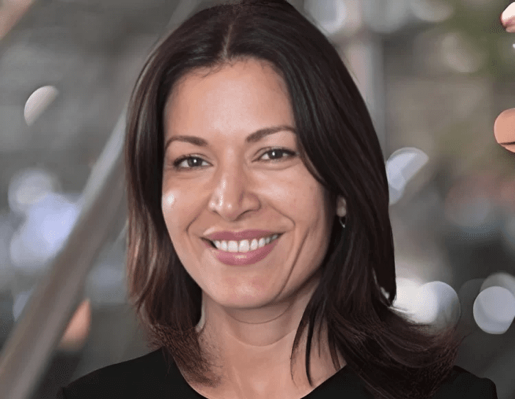 Yvonne Diaz, a patient and lung cancer advocate with stage 4 ALK + lung cancer , smiles in a professional headshot.