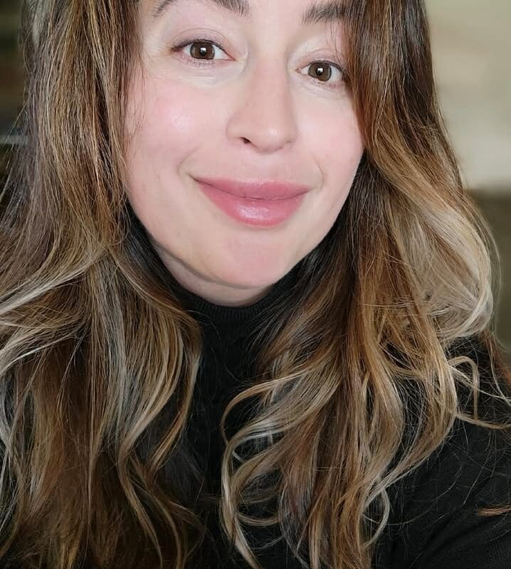 Alexandra, a young lung cancer patient from Maine diagnosed at 35, smiling
