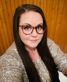 Kelly, a young patient with lung cancer, takes a selfie in a sparkly gold jacket.