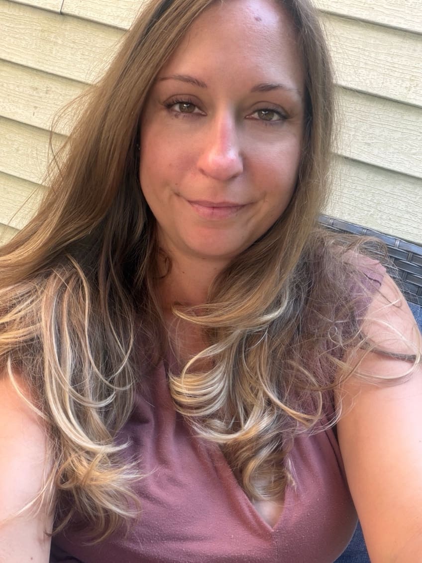 Vicki, young lung cancer patient from PA, smiling in a selfie